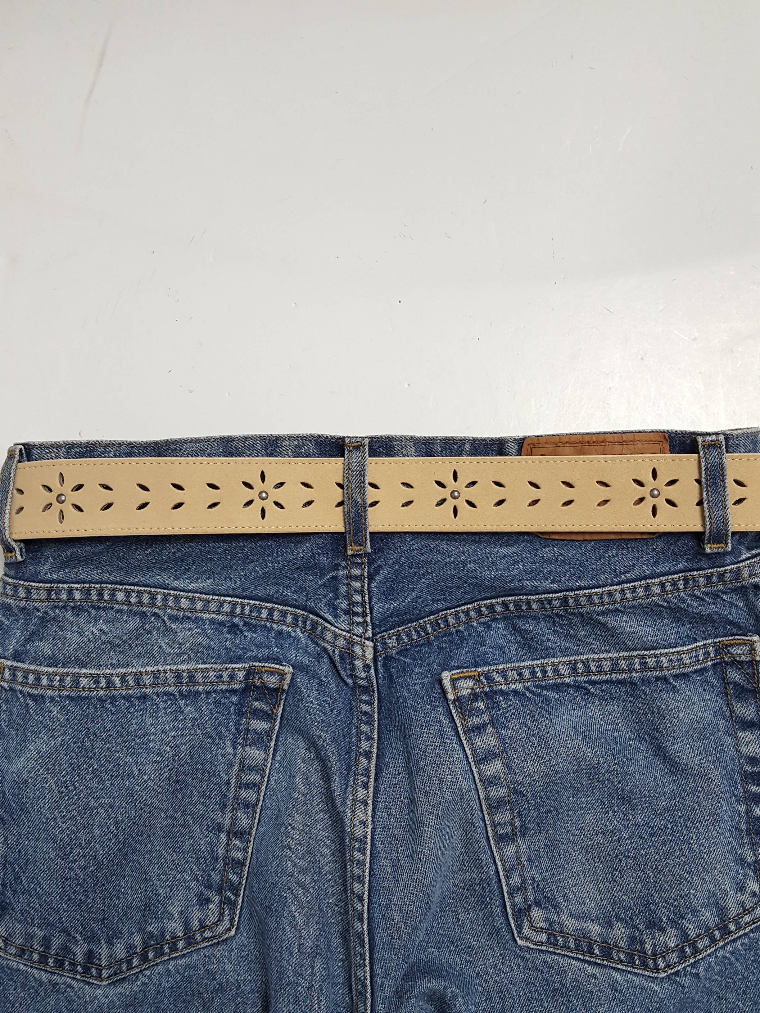 Genuine Suede Leather Belt w. Daisy cut-out design
