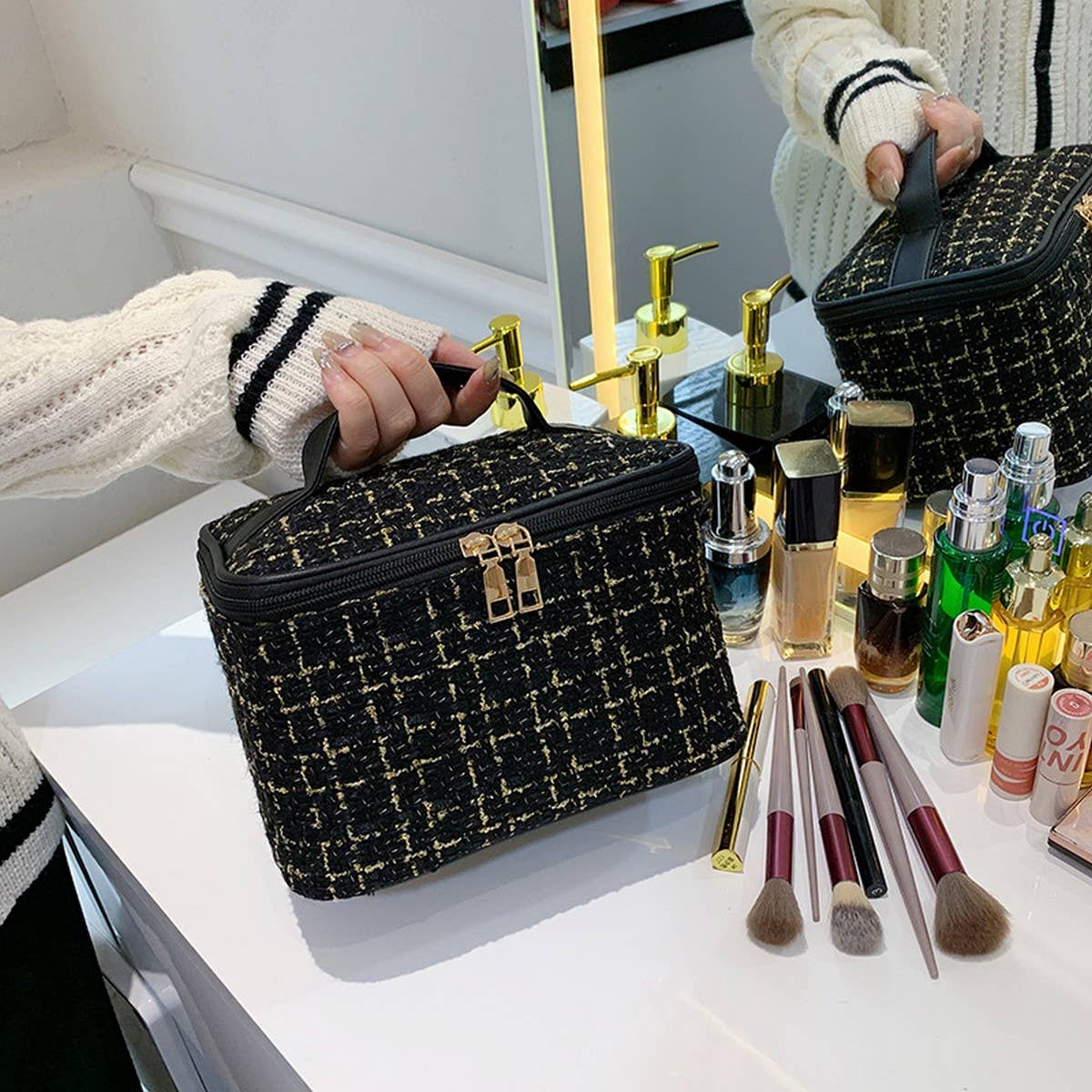 TRAVEL COSMETIC BAG
