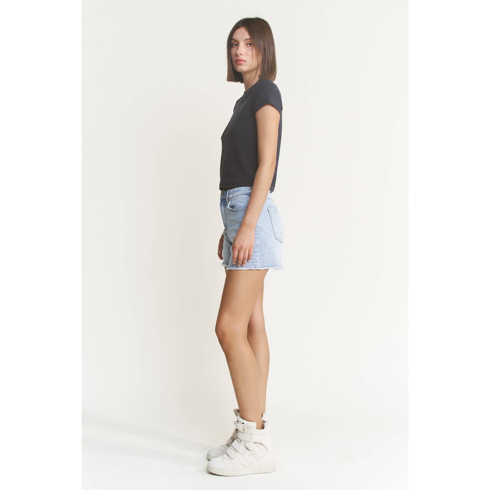 SUPER HIGH SHORTS WITH FRAYED RAW HEM
