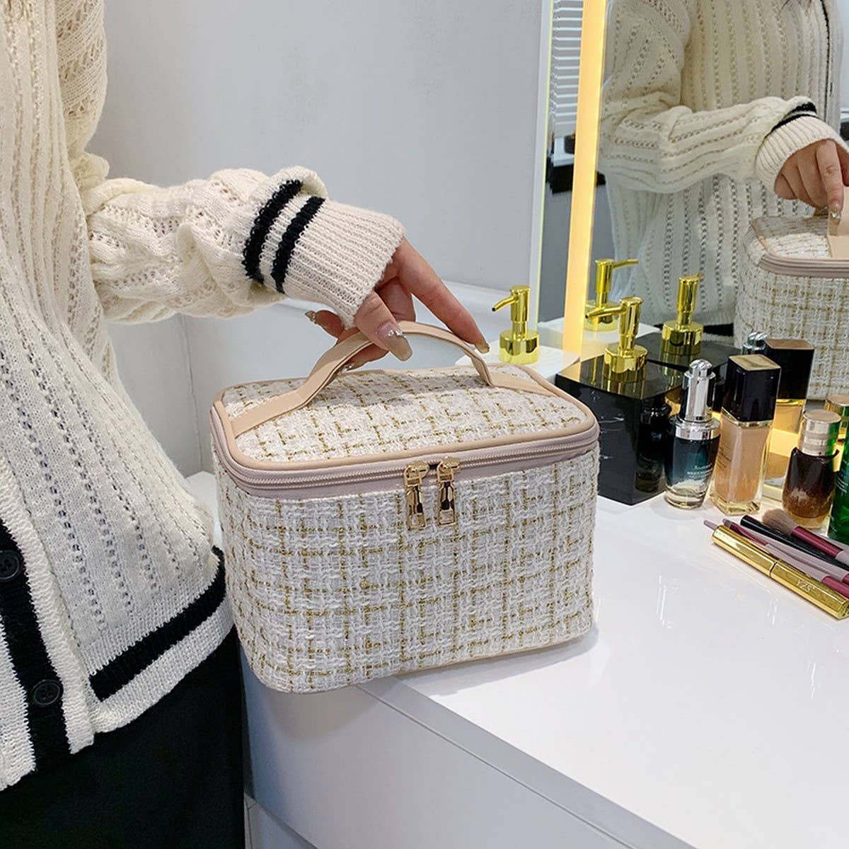 TRAVEL COSMETIC BAG