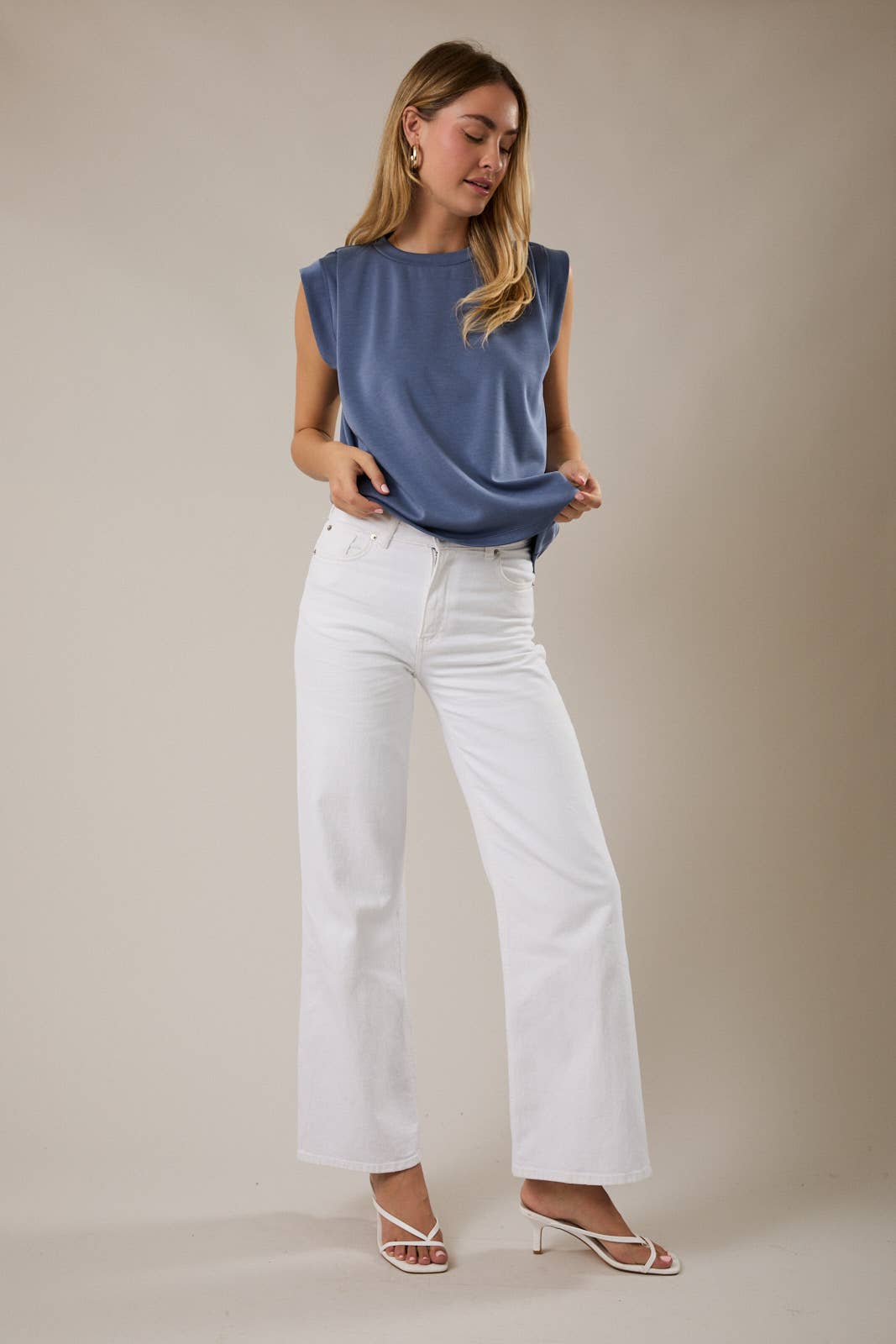 CREW NECK TUCKED SHOULDER FOLDED BAND SLEEVE TOP