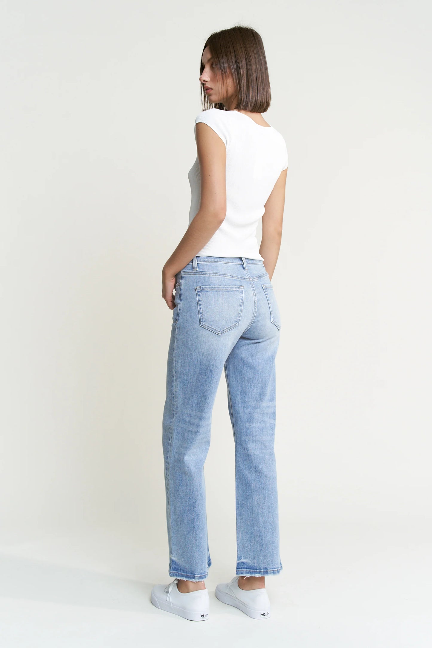 MID RISE LOOSE FIT STRAIGHT ANKLE