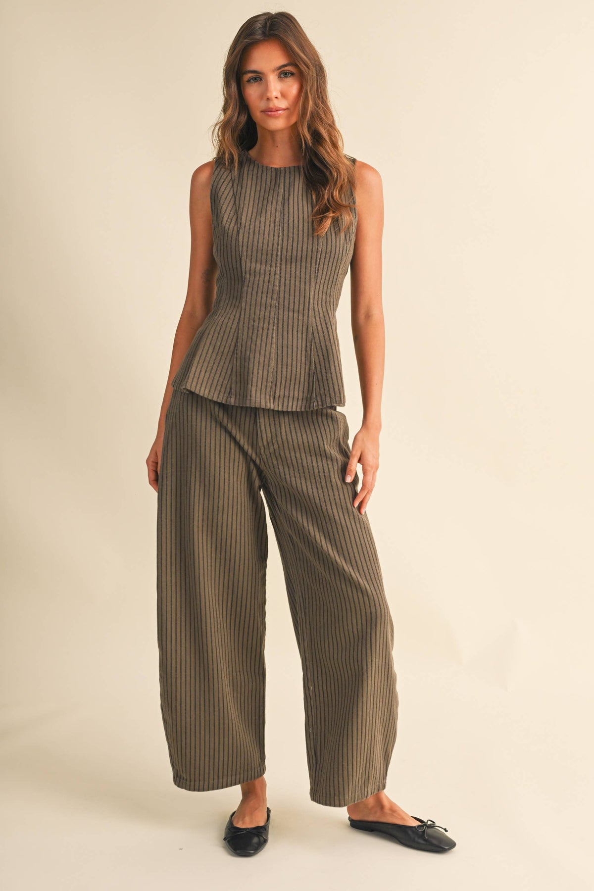 STRIPE SLEEVELESS PEPLUM TOP