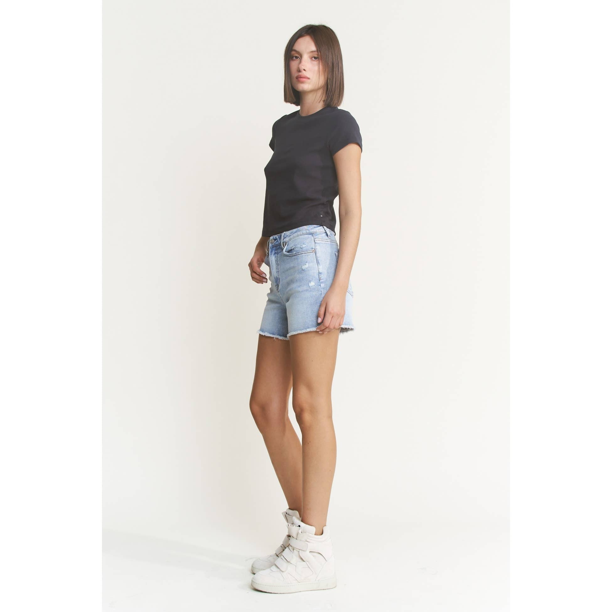 SUPER HIGH SHORTS WITH FRAYED RAW HEM