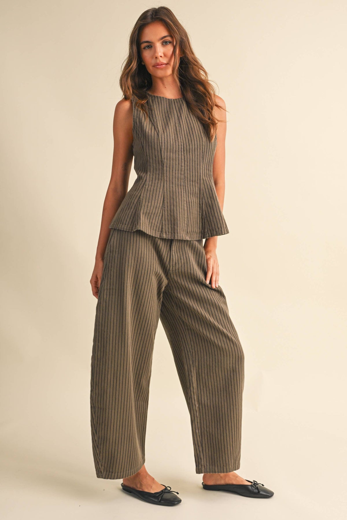STRIPE SLEEVELESS PEPLUM TOP