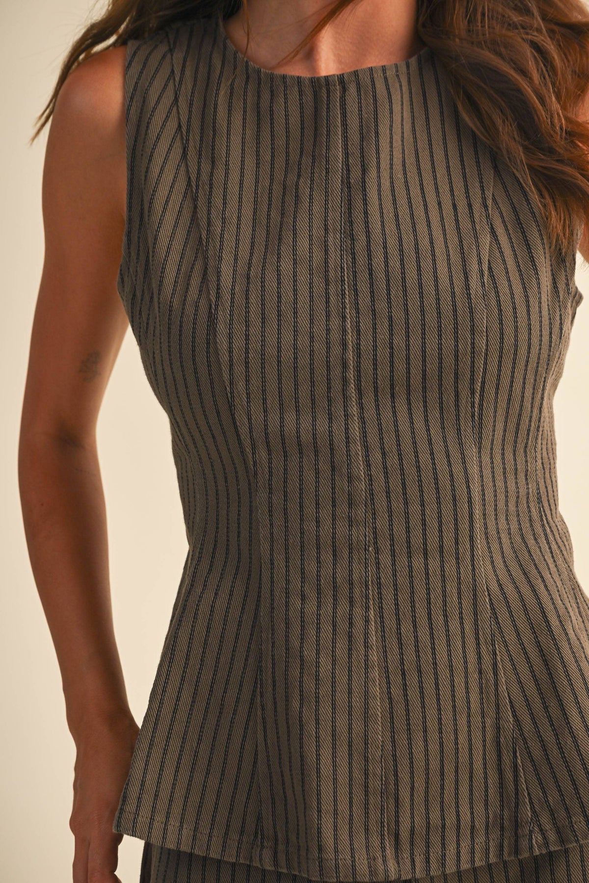 STRIPE SLEEVELESS PEPLUM TOP