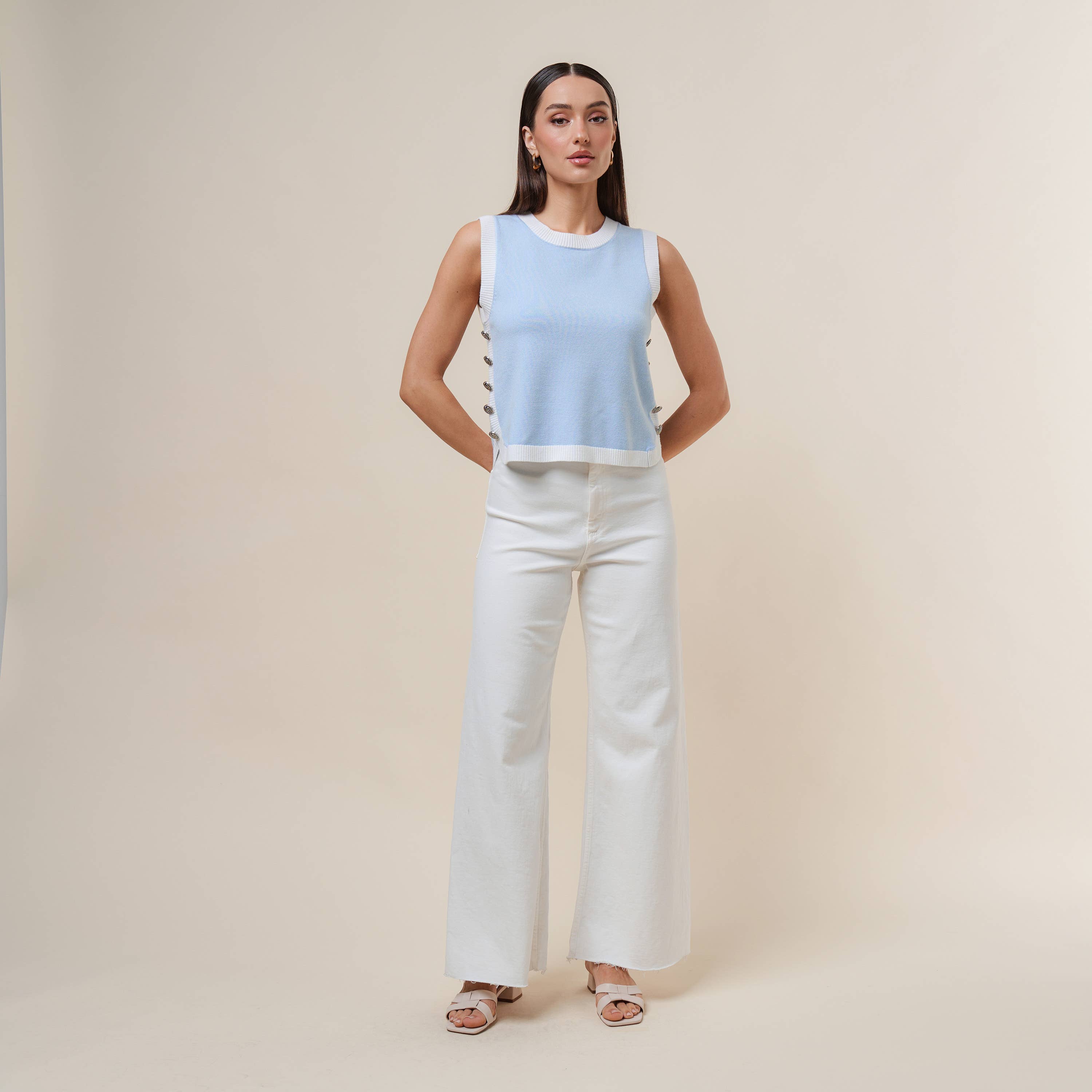 Button sleeveless knit top
