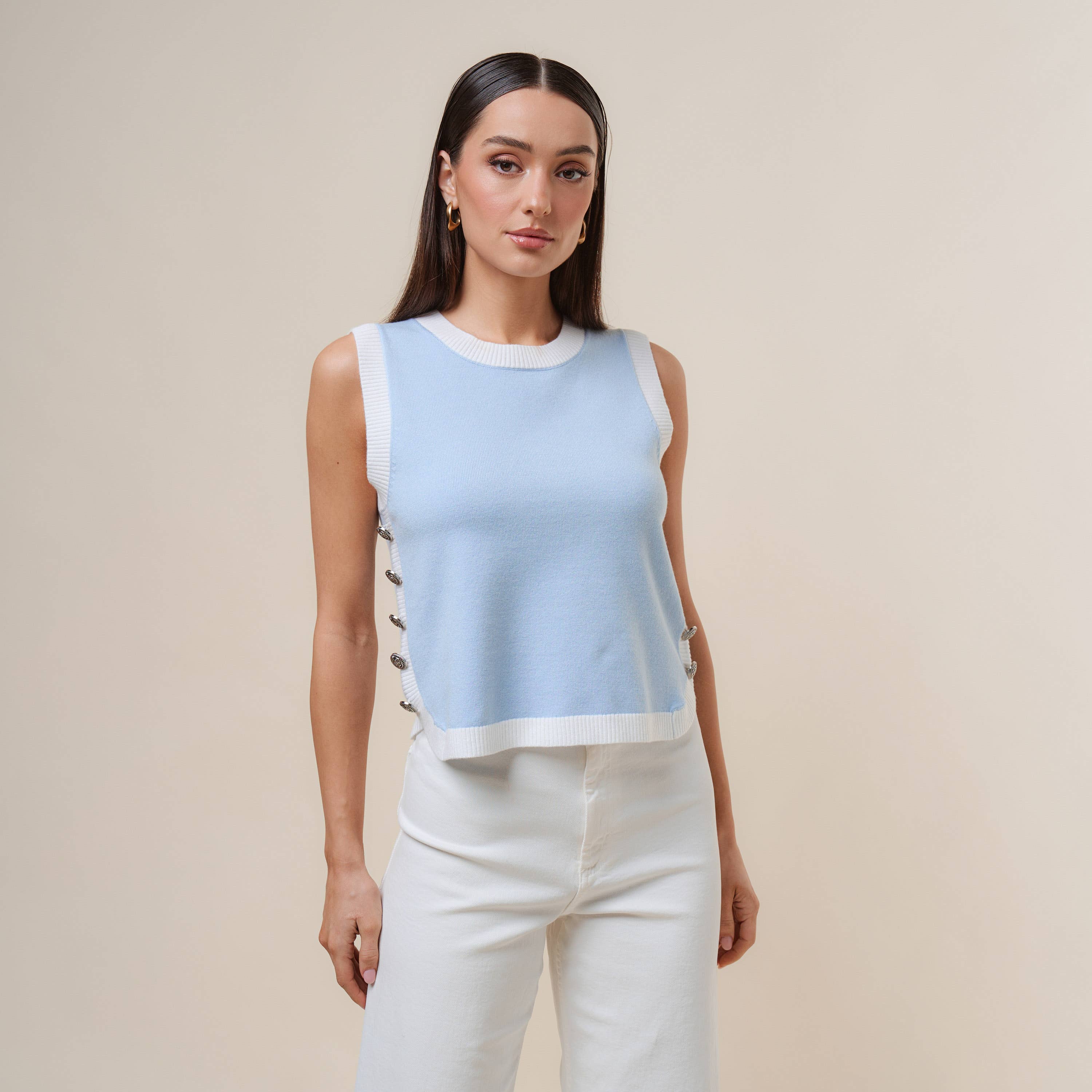 Button sleeveless knit top