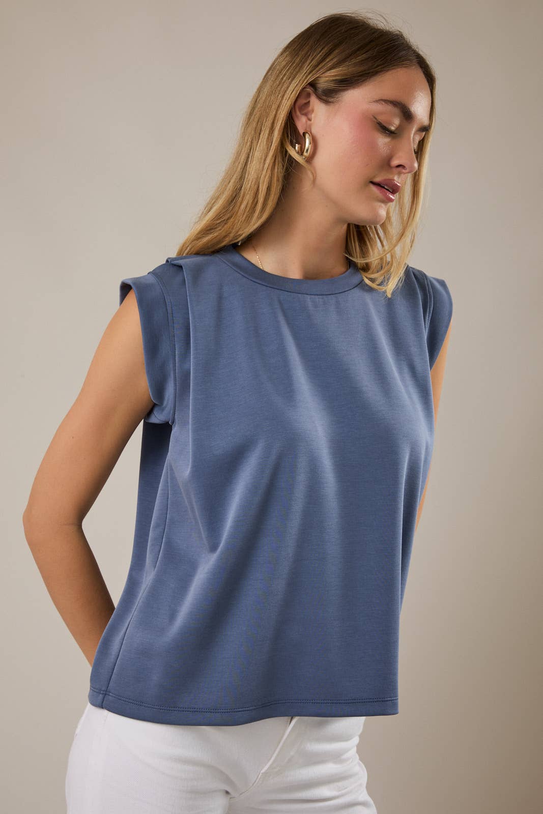 CREW NECK TUCKED SHOULDER FOLDED BAND SLEEVE TOP