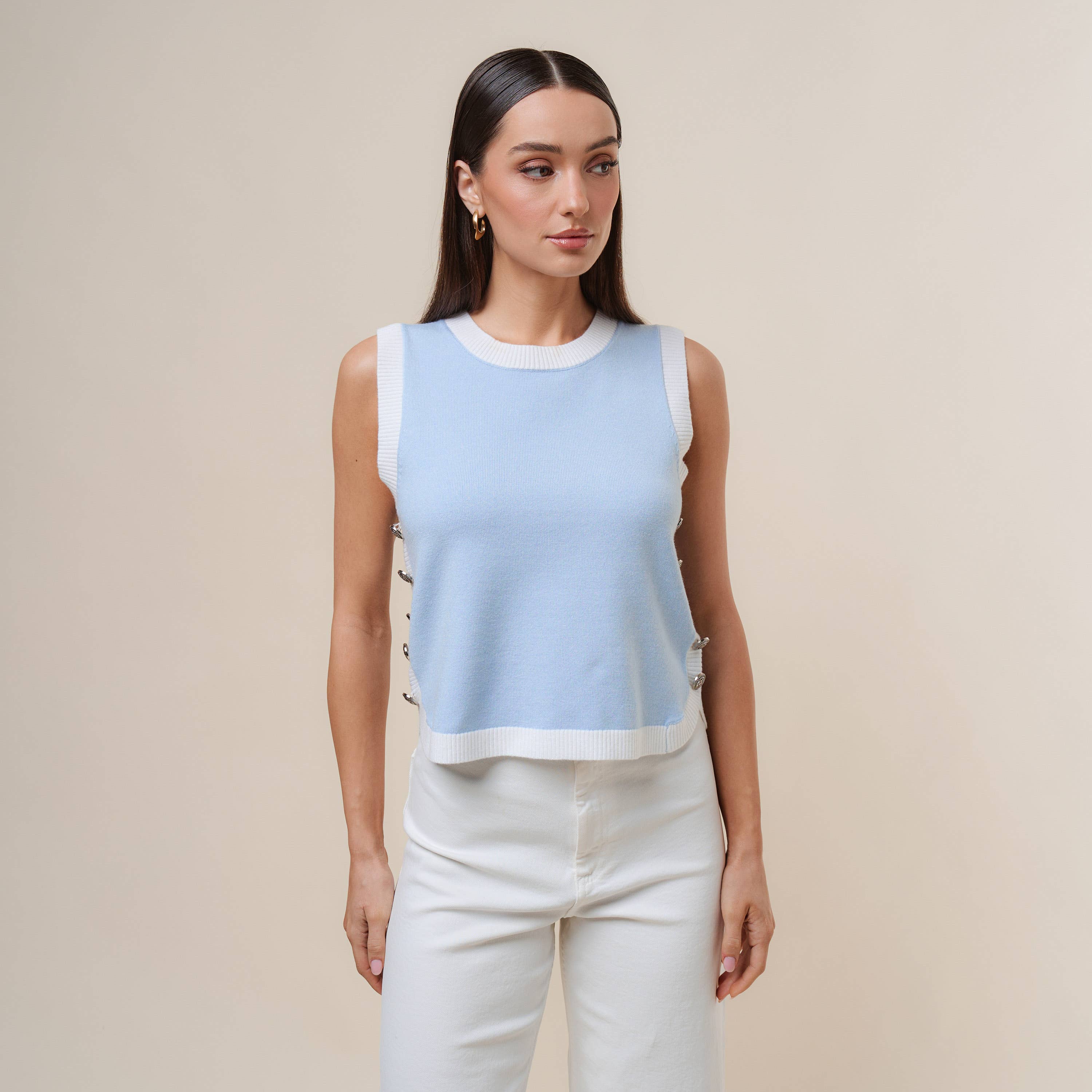 Button sleeveless knit top