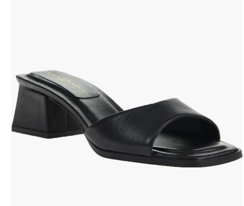 Chinese Laundry Liinda Smooth Sandal