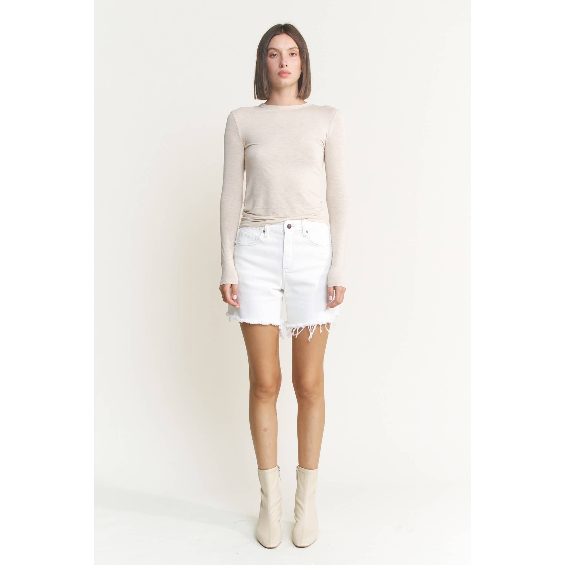HIGH RISE DISTRESSED FRAYED HEM SHORTS