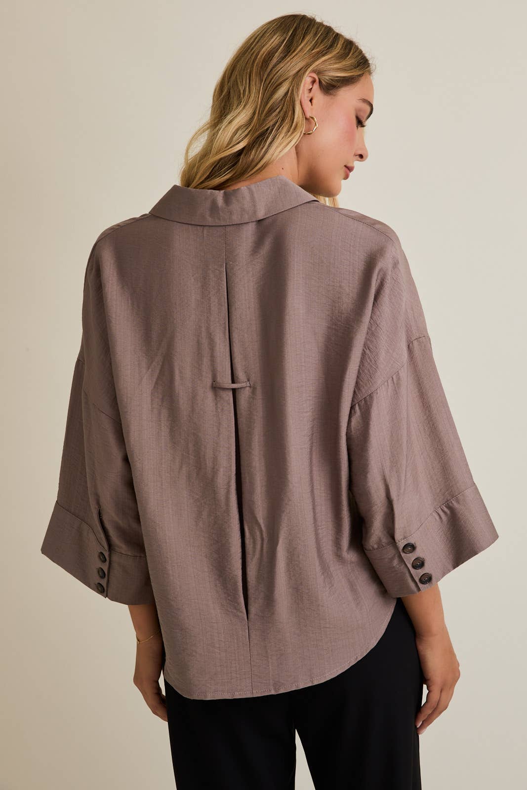 WIDE LONG SLEEVE BUTTON DOWN SHIRT