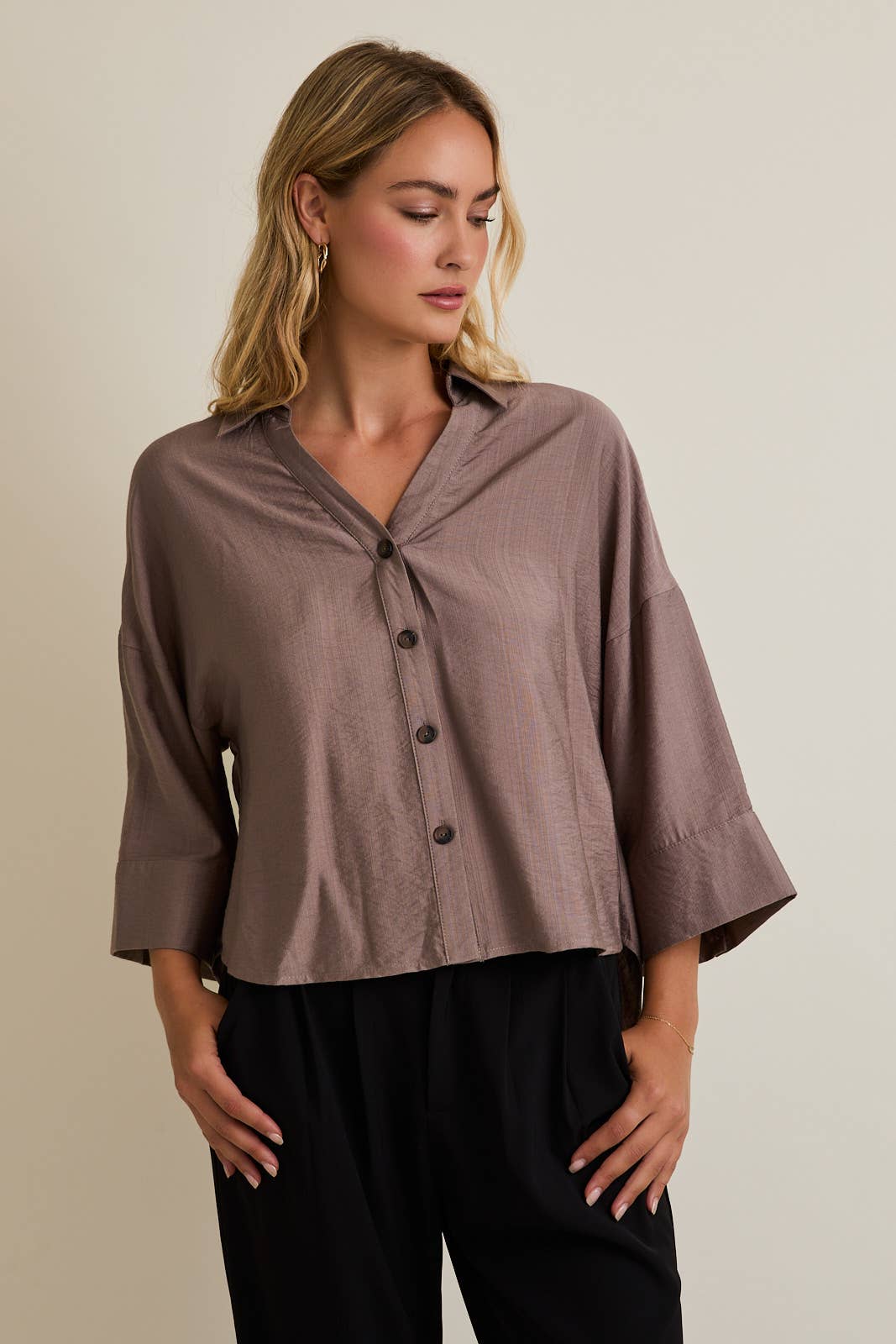 WIDE LONG SLEEVE BUTTON DOWN SHIRT