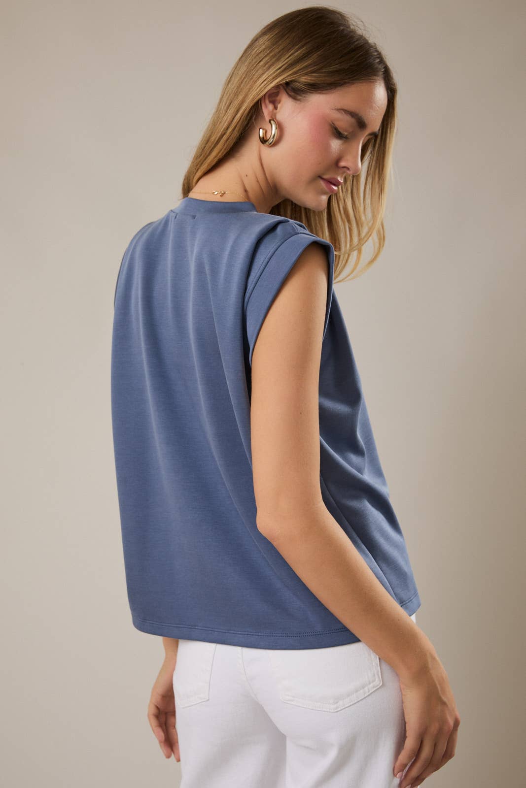 CREW NECK TUCKED SHOULDER FOLDED BAND SLEEVE TOP