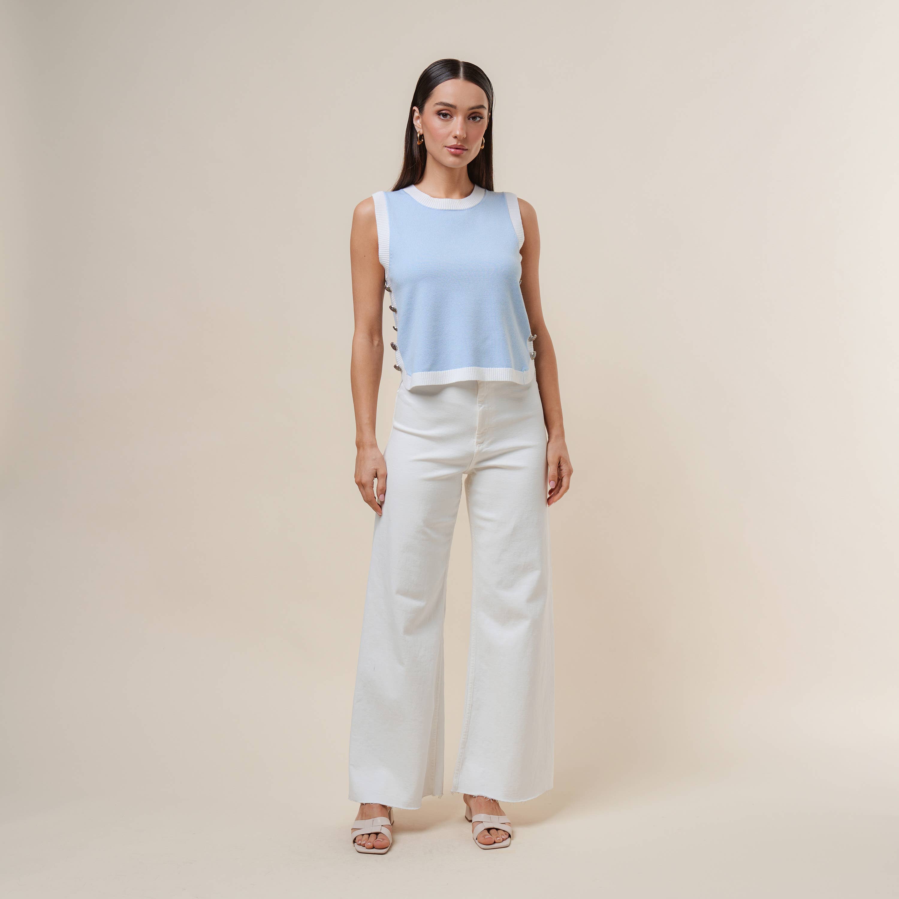 Button sleeveless knit top