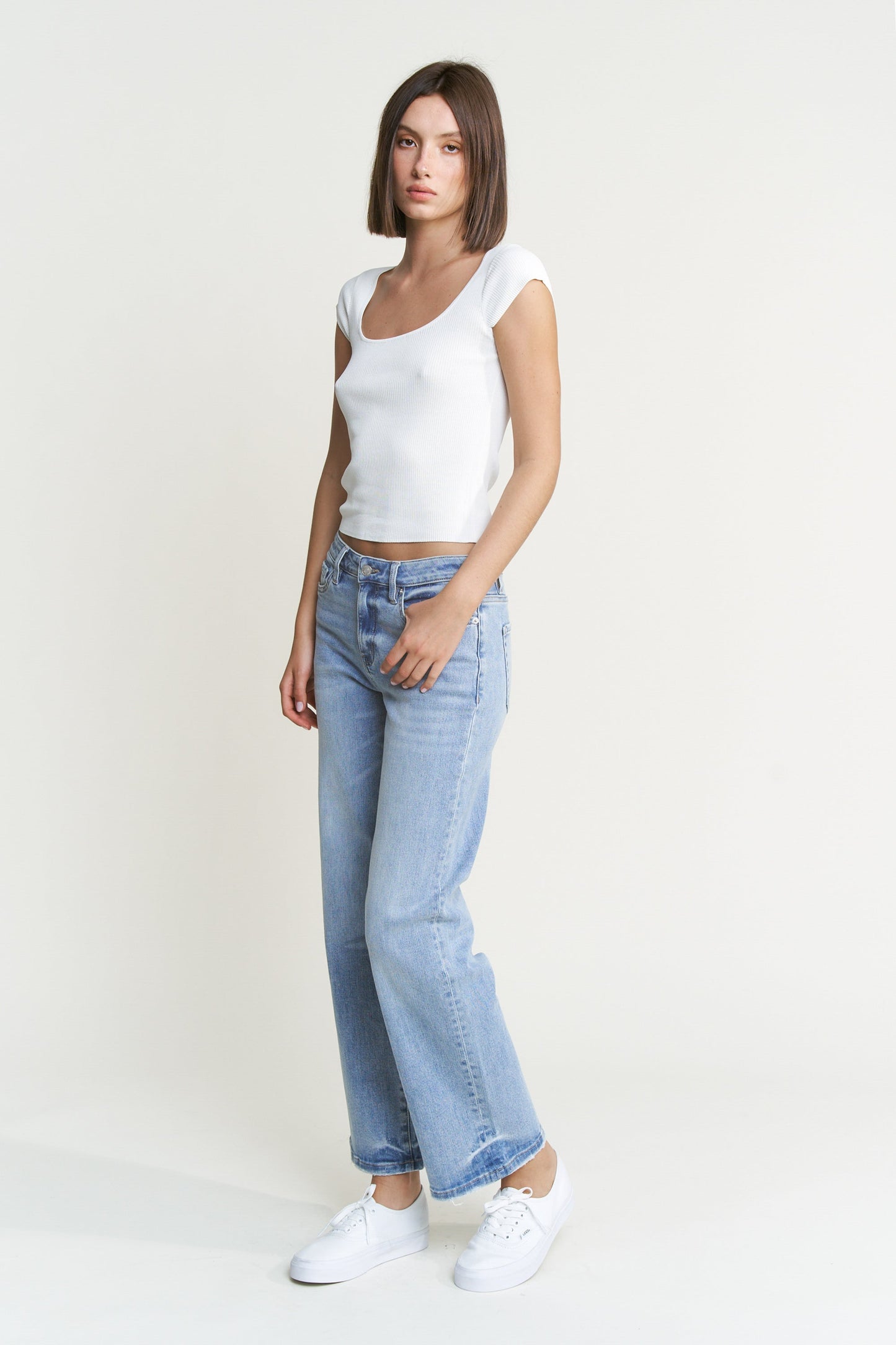 MID RISE LOOSE FIT STRAIGHT ANKLE