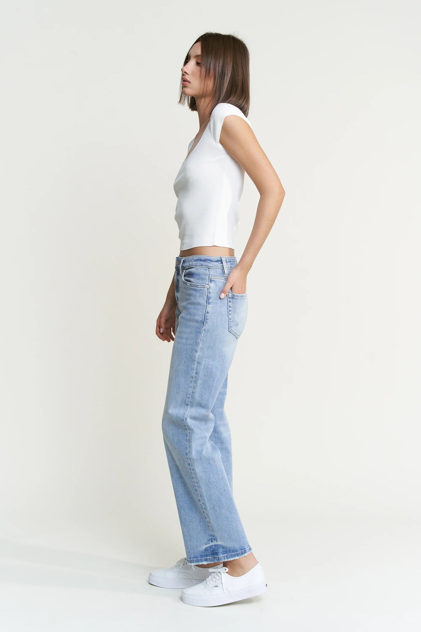 MID RISE LOOSE FIT STRAIGHT ANKLE