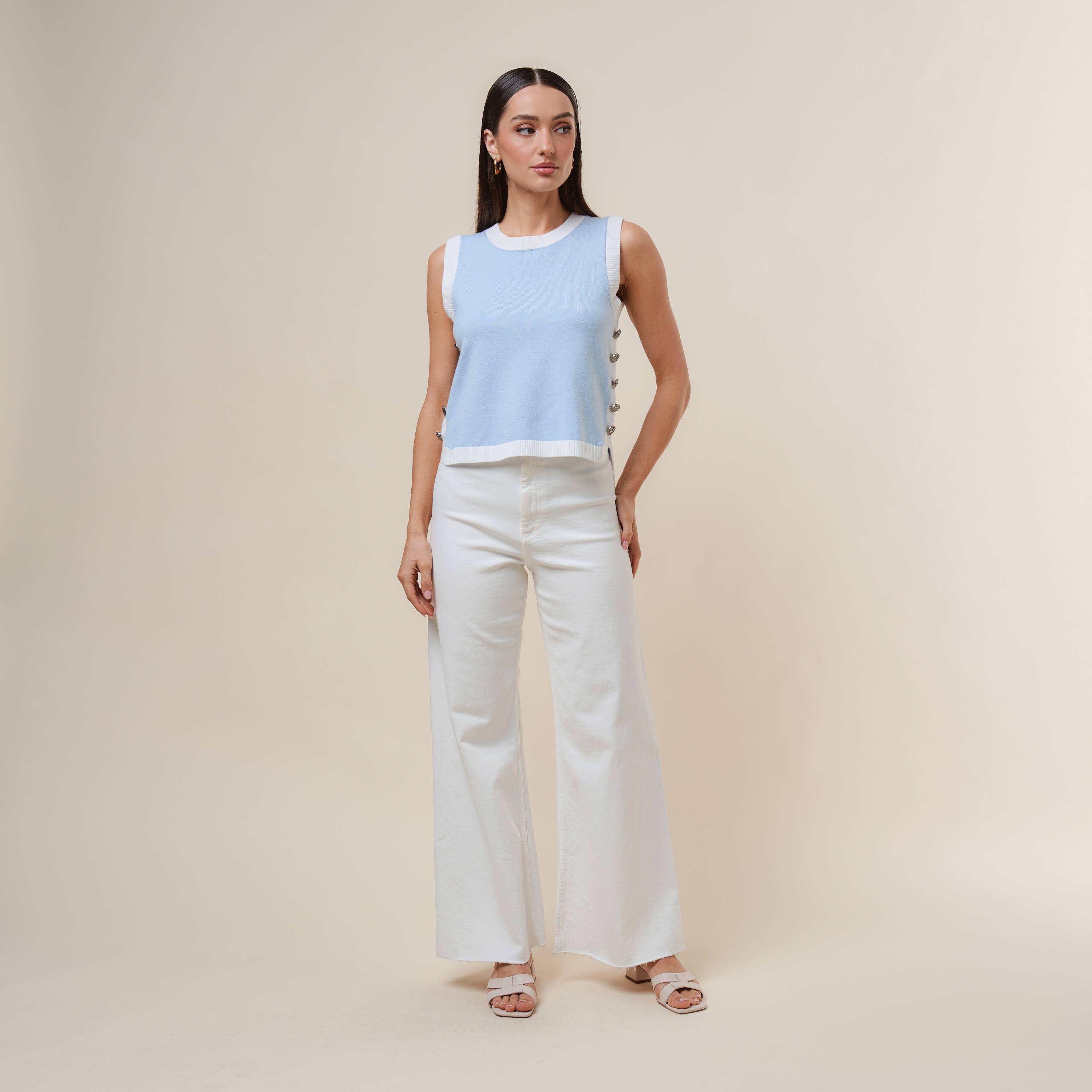 Button sleeveless knit top