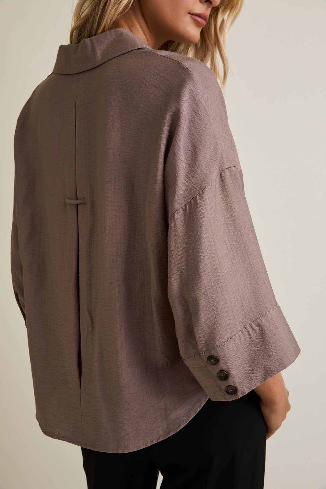 WIDE LONG SLEEVE BUTTON DOWN SHIRT