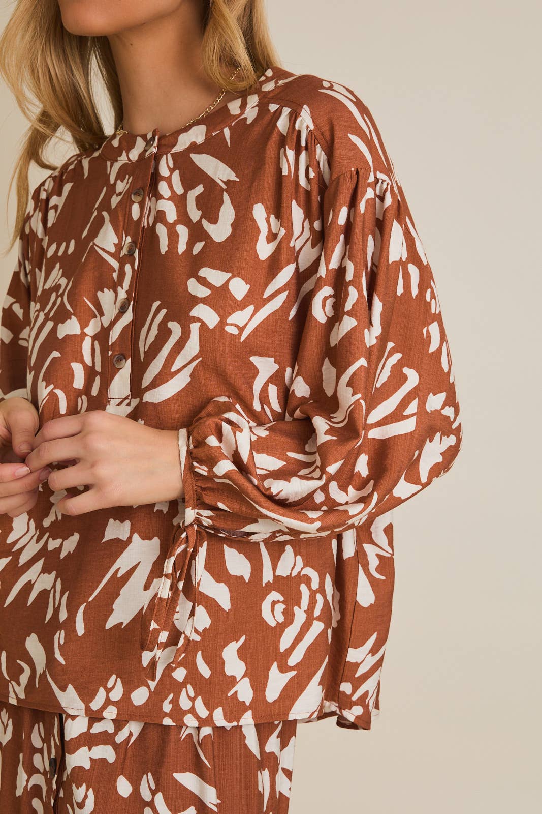 ROUND NECK BUTTON UP TIE 3/4 SLEEVE ABSTRACT TOP