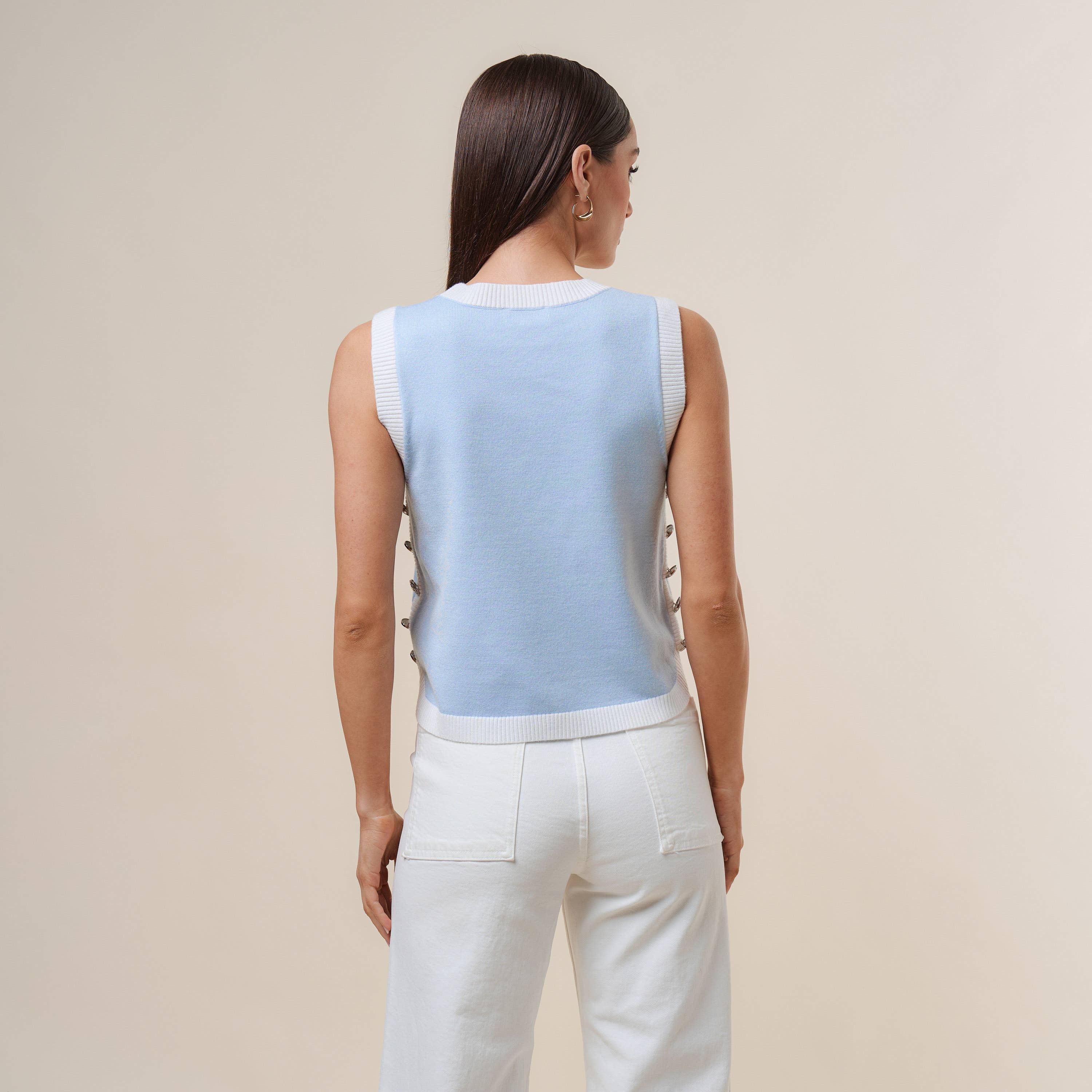 Button sleeveless knit top