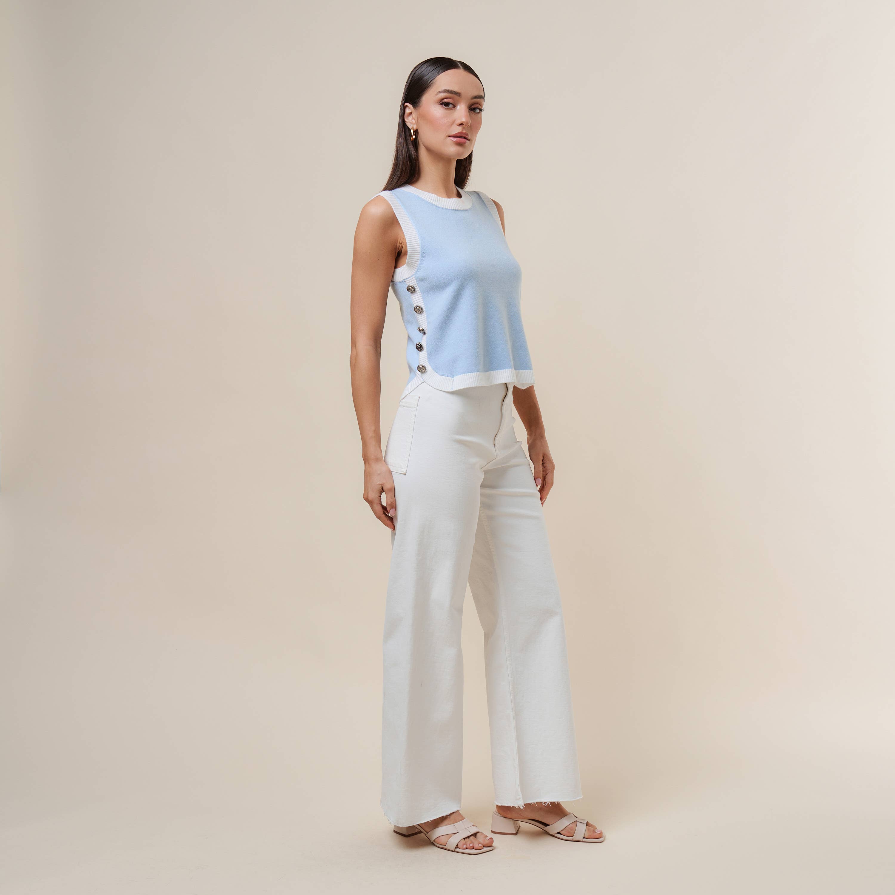 Button sleeveless knit top