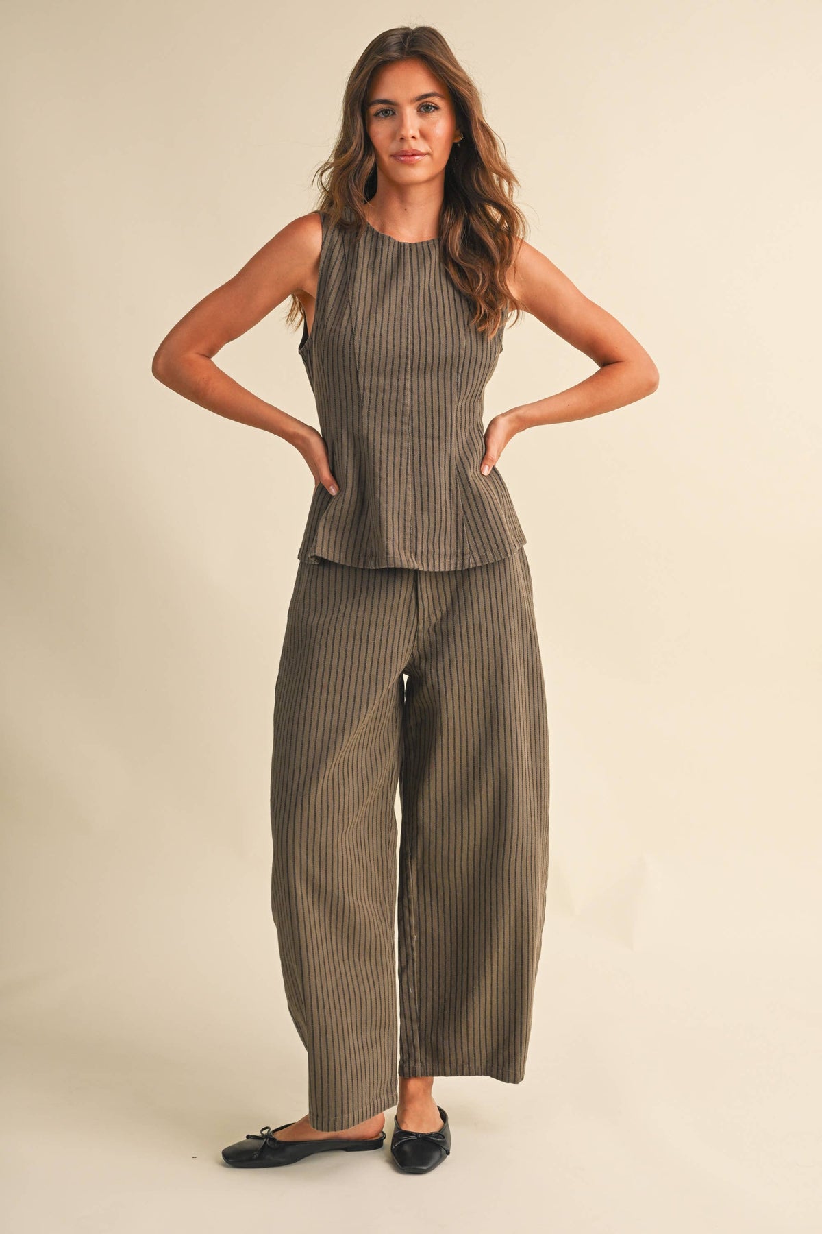 STRIPE SLEEVELESS PEPLUM TOP