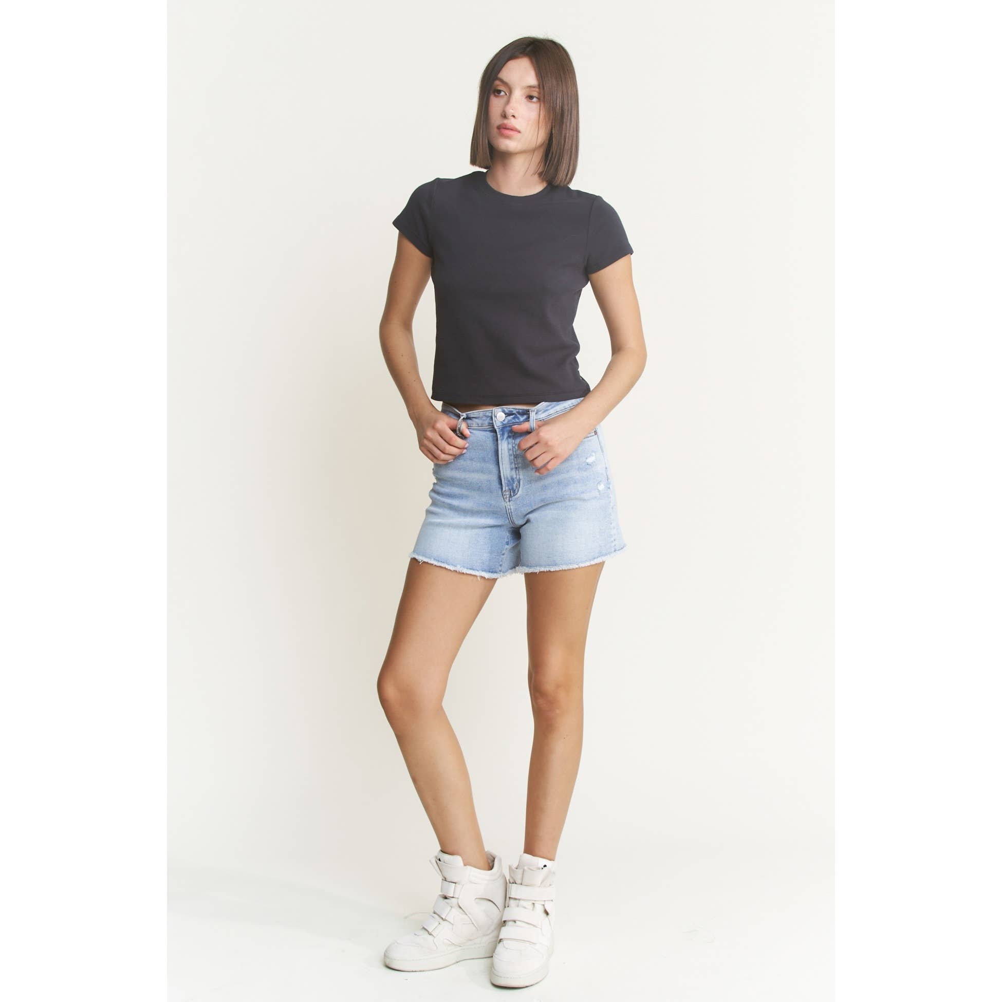 SUPER HIGH SHORTS WITH FRAYED RAW HEM