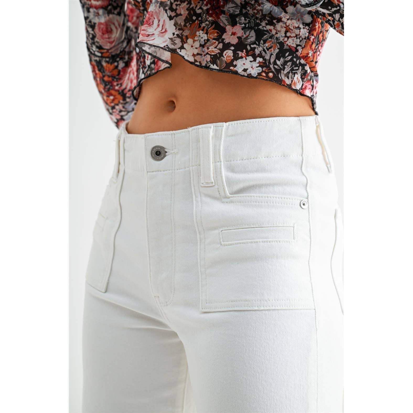 HIGH-RISE WIDE CROP PATCH POCKET