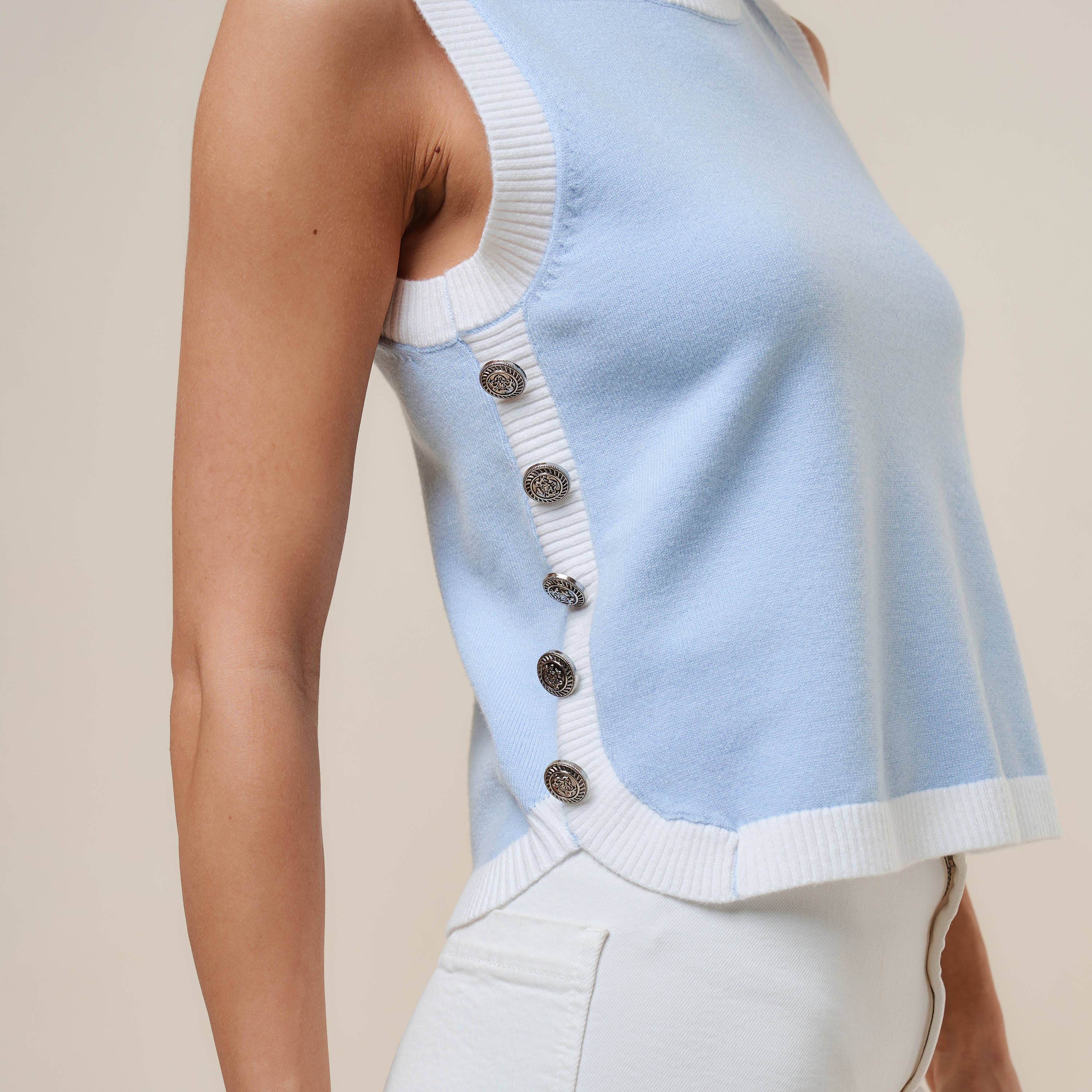 Button sleeveless knit top