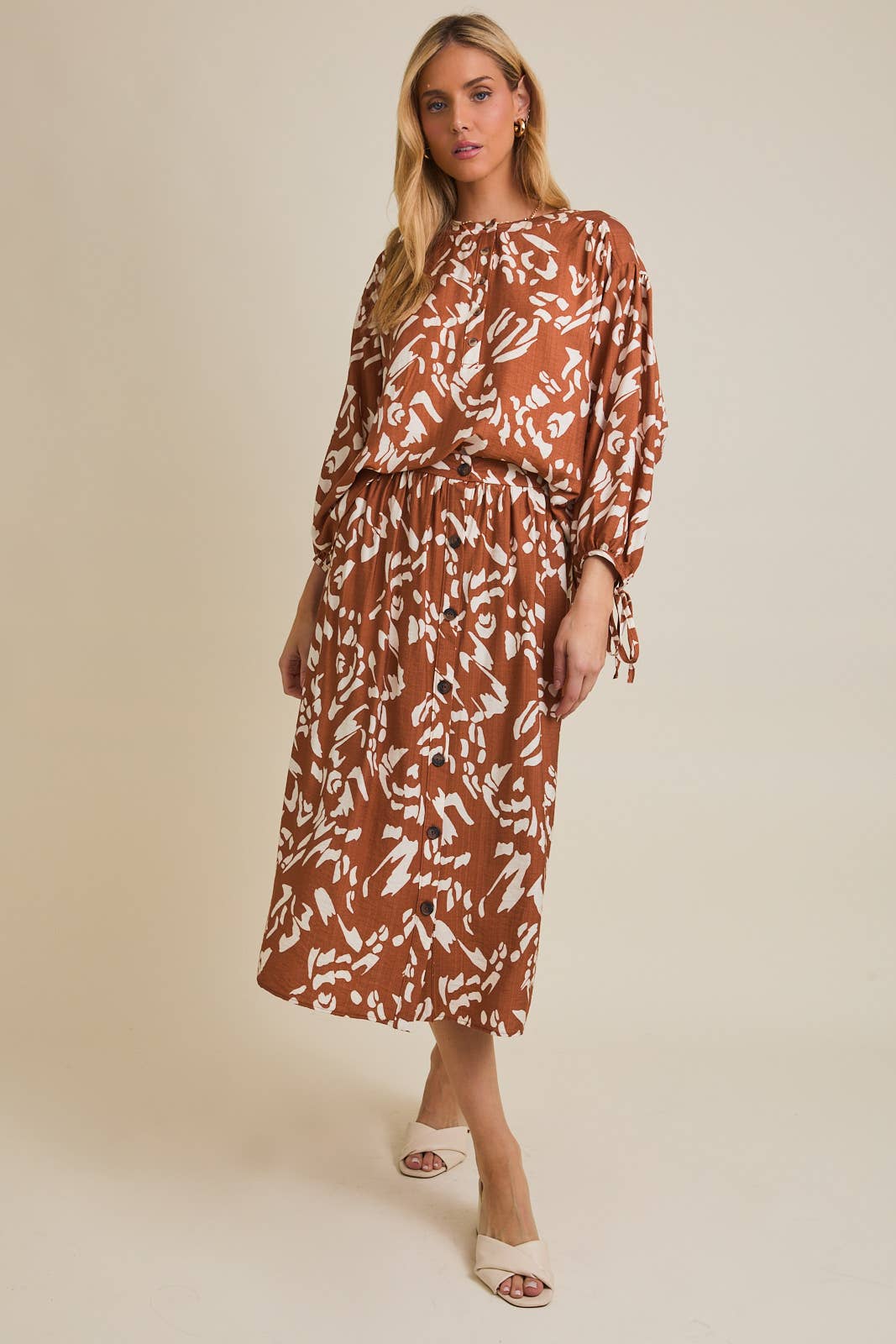ROUND NECK BUTTON UP TIE 3/4 SLEEVE ABSTRACT TOP